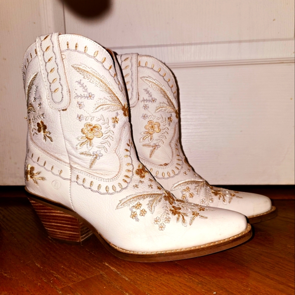 Dingo 1969 Primrose Leather Booties